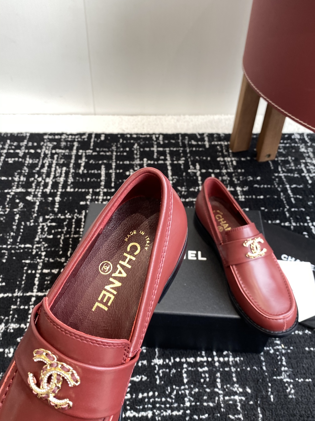 代购级
Chanel 25ss 小香 新款 小香钻扣  乐福鞋鞋 春夏香家必备爆款

女神系列，拥有香家