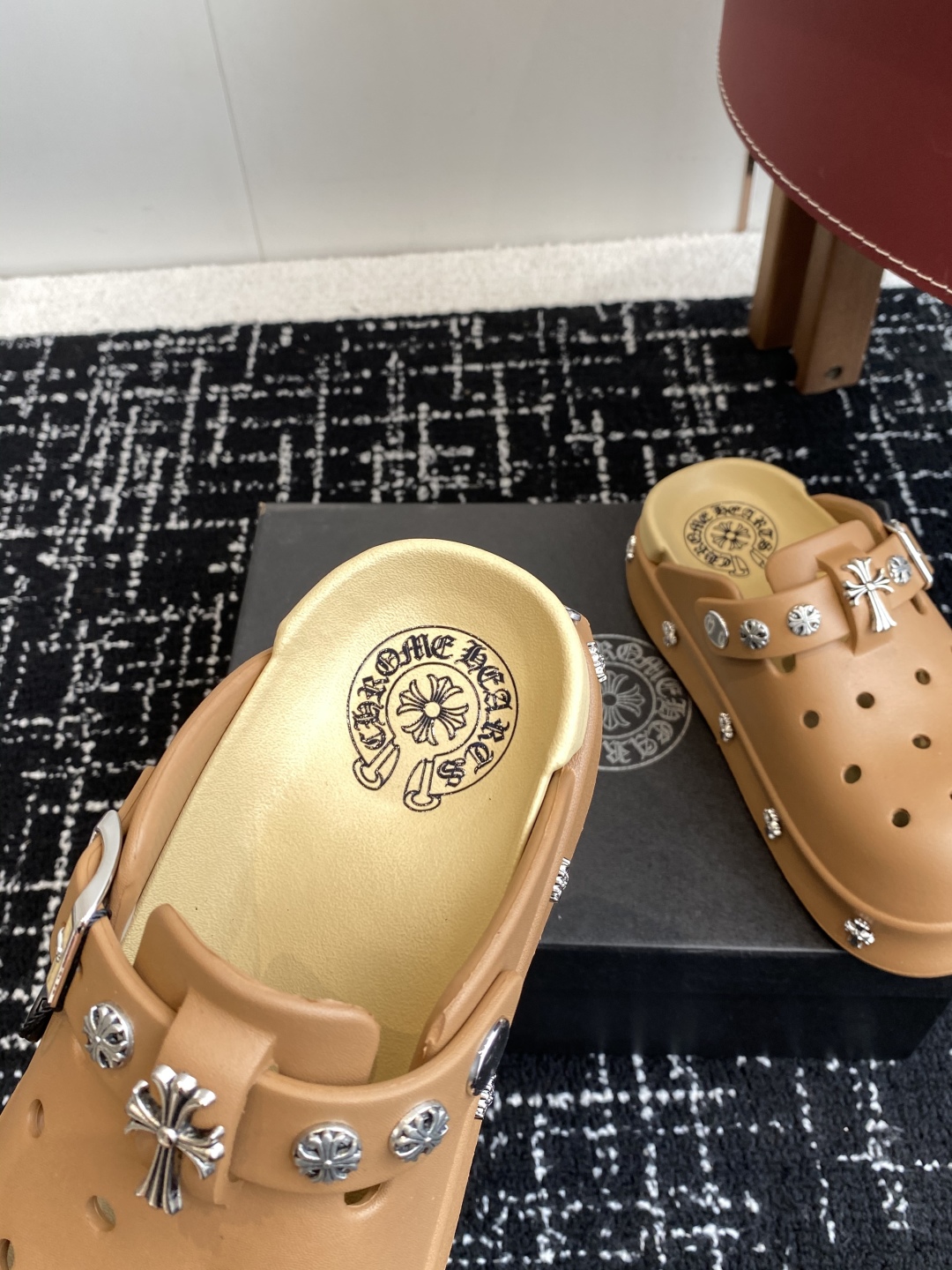 代购级
CHROME HEARTS 克罗心 25ss 新款 洞洞 包头拖 

代购找很久才买到货，真的一
