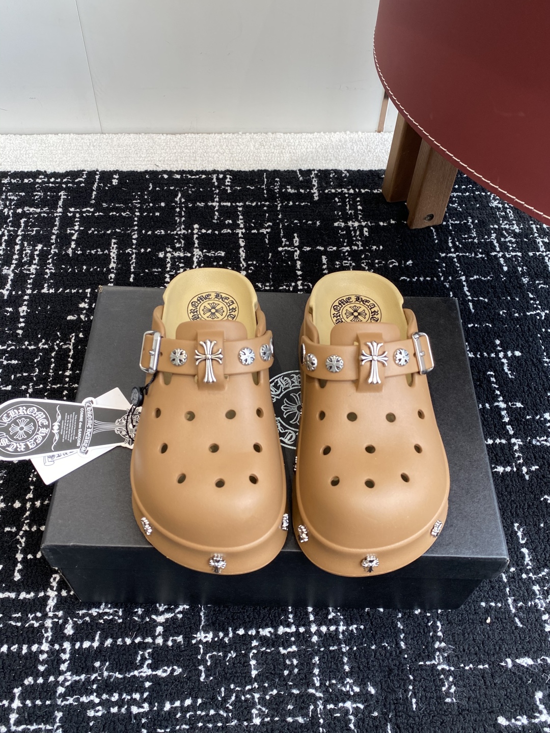 代购级
CHROME HEARTS 克罗心 25ss 新款 洞洞 包头拖 

代购找很久才买到货，真的一