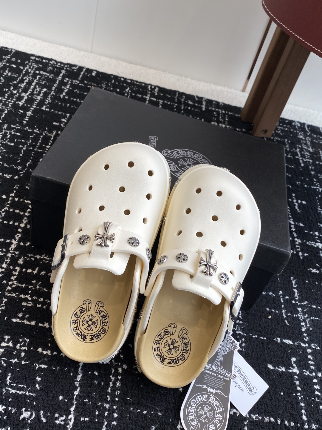 代购级
CHROME HEARTS 克罗心 25ss 新款 洞洞 包头拖 

代购找很久才买到货，真的一