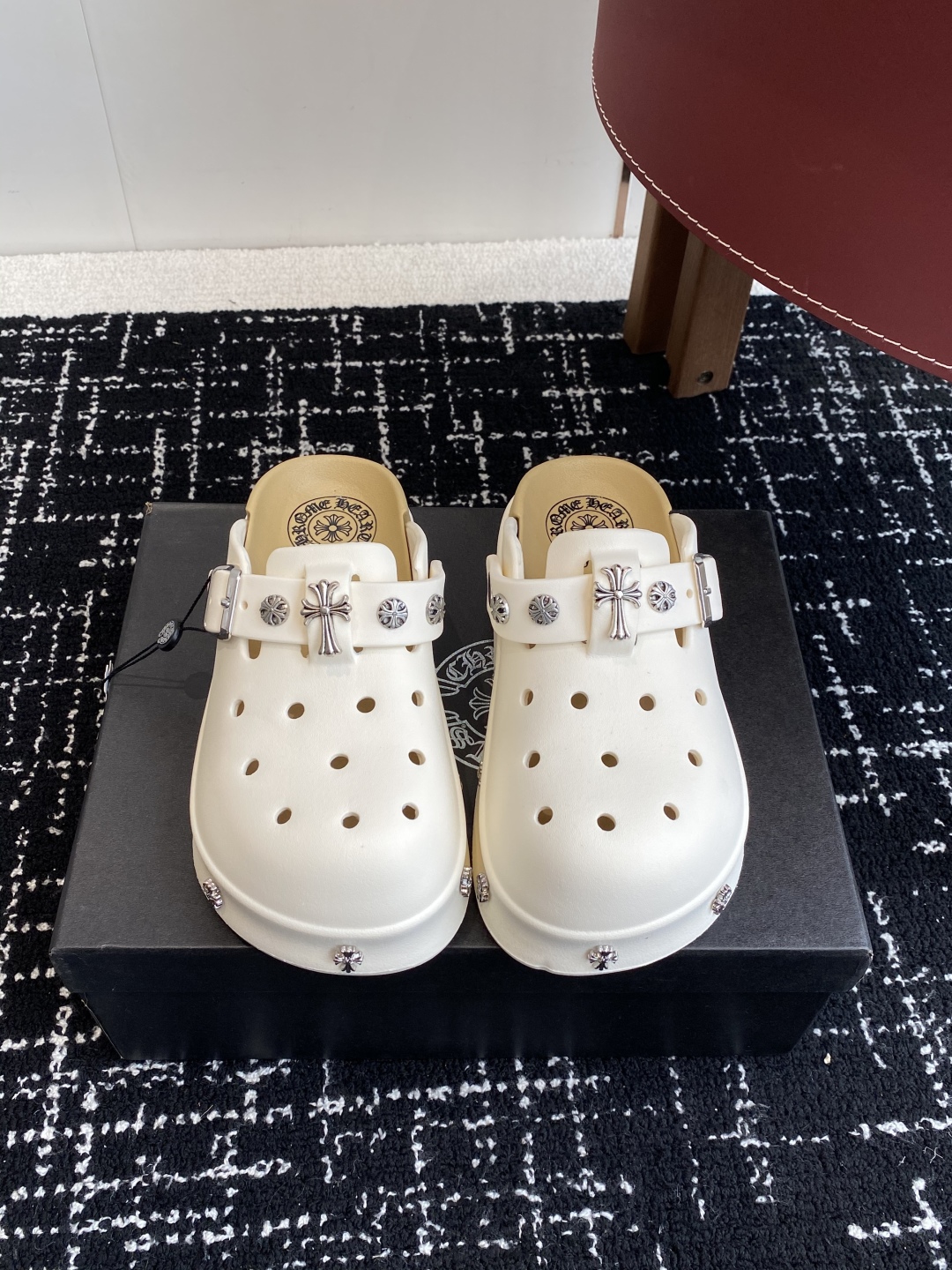 代购级
CHROME HEARTS 克罗心 25ss 新款 洞洞 包头拖 

代购找很久才买到货，真的一