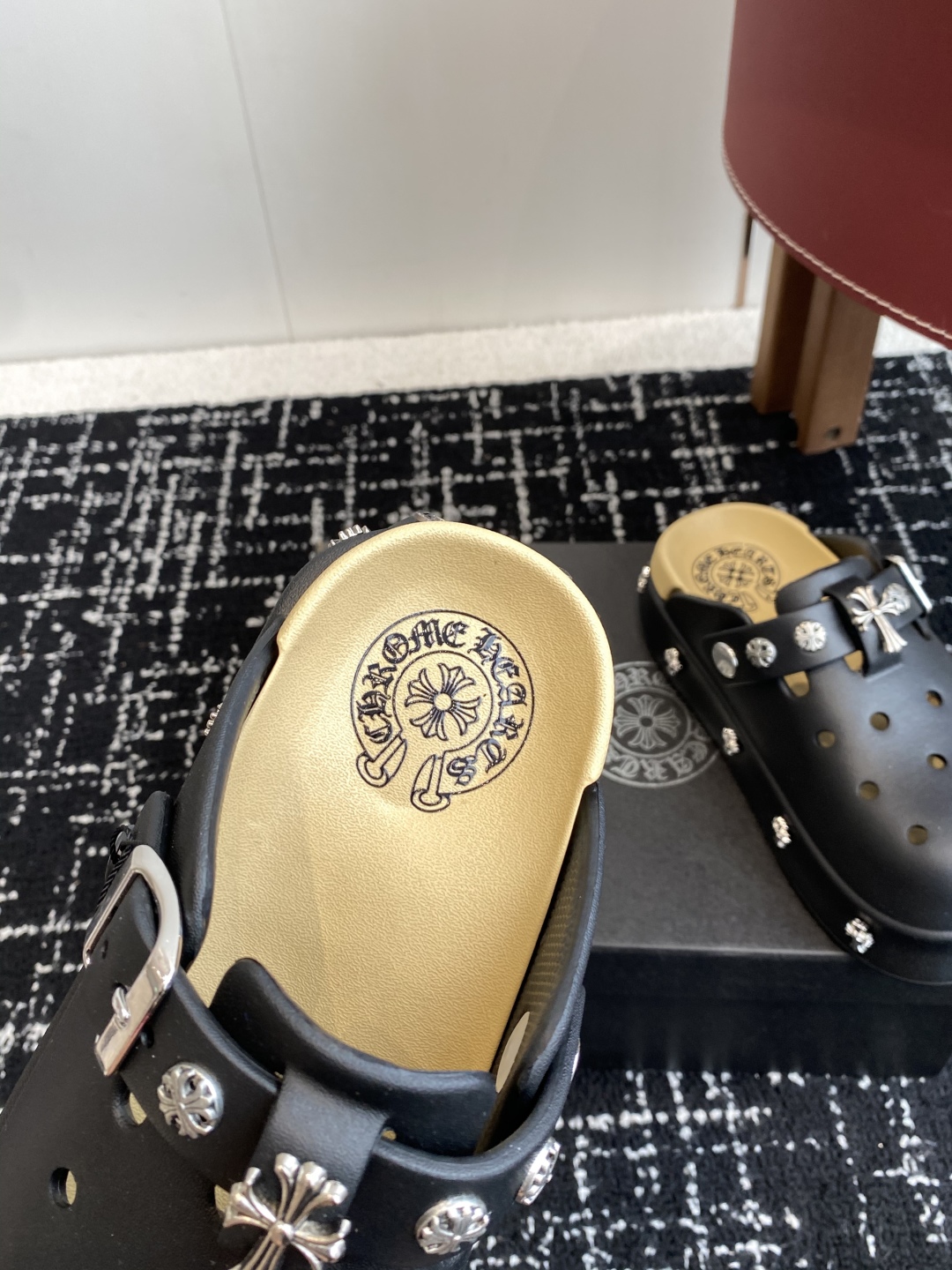 代购级
CHROME HEARTS 克罗心 25ss 新款 洞洞 包头拖 

代购找很久才买到货，真的一