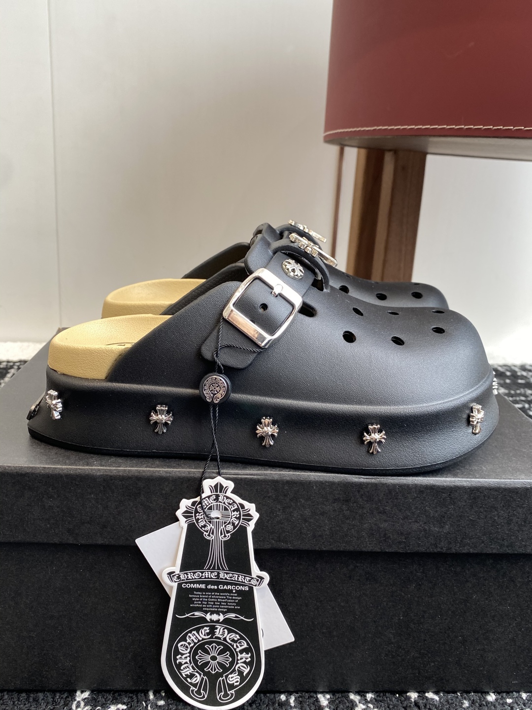 代购级
CHROME HEARTS 克罗心 25ss 新款 洞洞 包头拖 

代购找很久才买到货，真的一