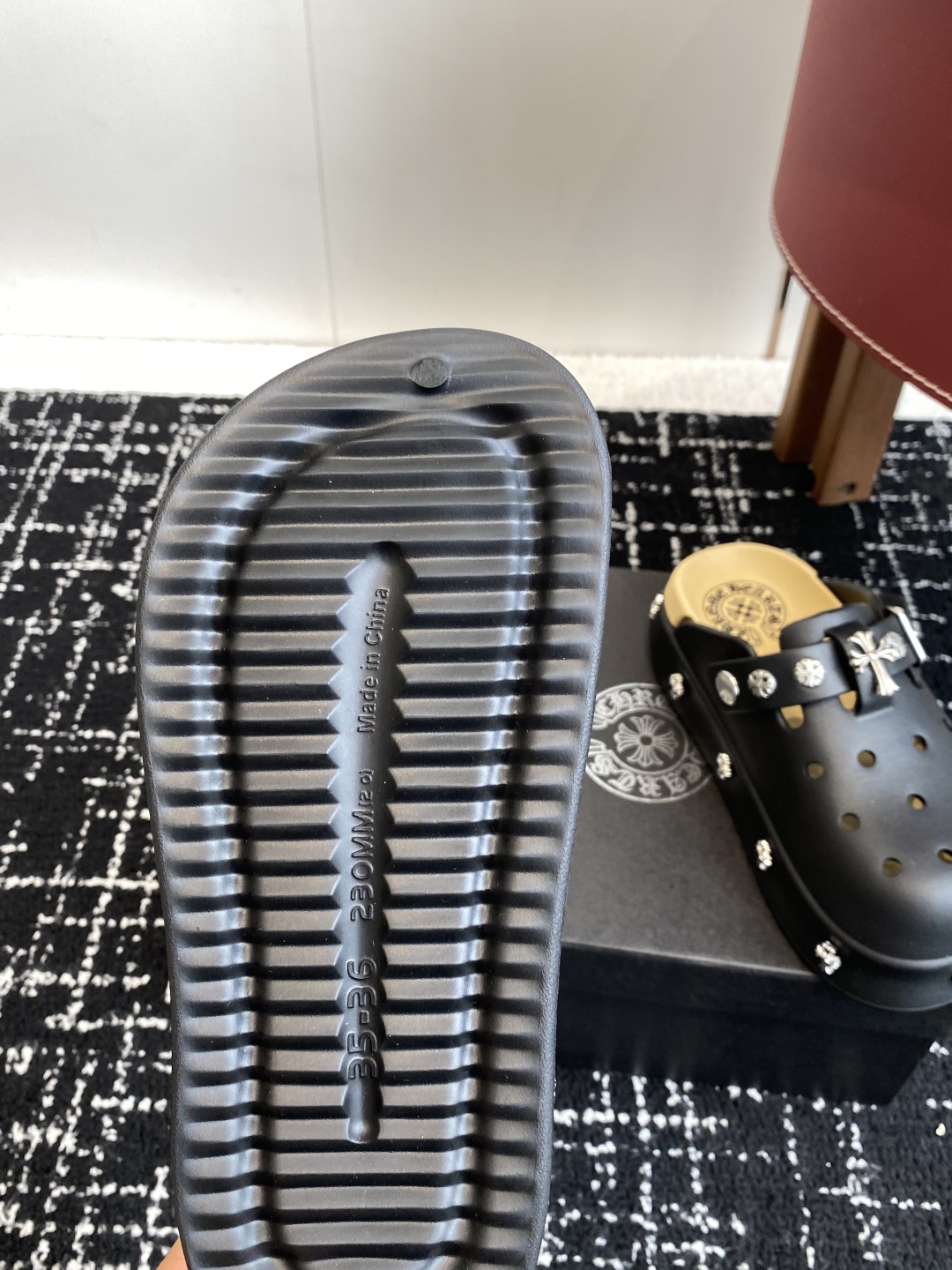 代购级
CHROME HEARTS 克罗心 25ss 新款 洞洞 包头拖 

代购找很久才买到货，真的一