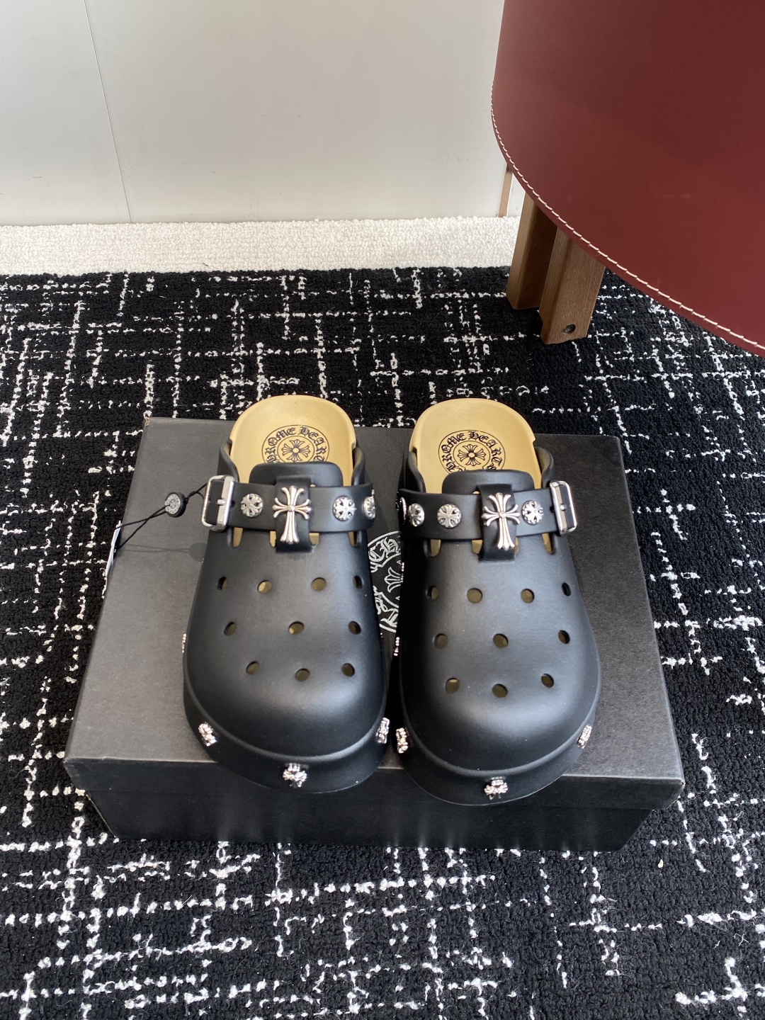 代购级
CHROME HEARTS 克罗心 25ss 新款 洞洞 包头拖 

代购找很久才买到货，真的一