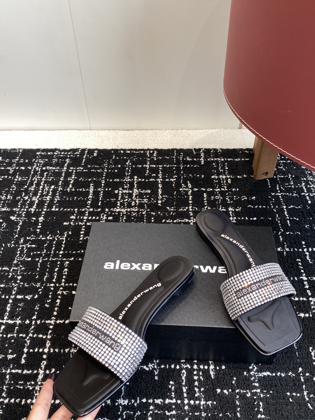代购级
AlexanderWang 大王 25ss 春夏最新款 澳钻 凉拖鞋 

个性御姐风 超有质感 
