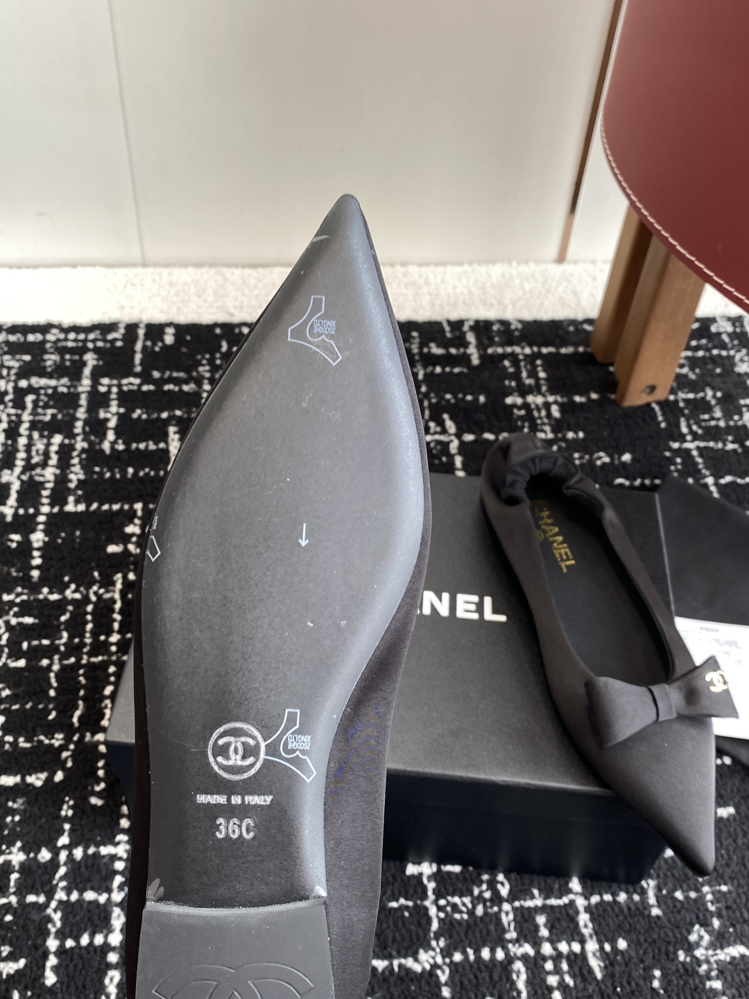 代购级
小香CHANEL25ss 早春新品太香了 蝴蝶结 尖头单鞋

这双我称之为“氛围感之神”，O柔颯