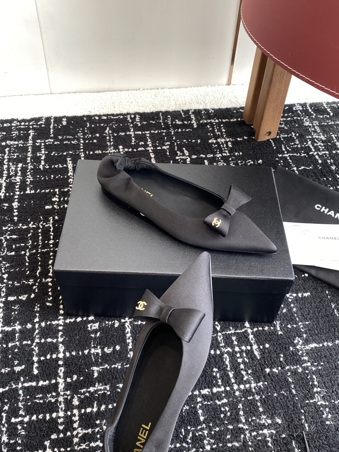 代购级
小香CHANEL25ss 早春新品太香了 蝴蝶结 尖头单鞋

这双我称之为“氛围感之神”，O柔颯