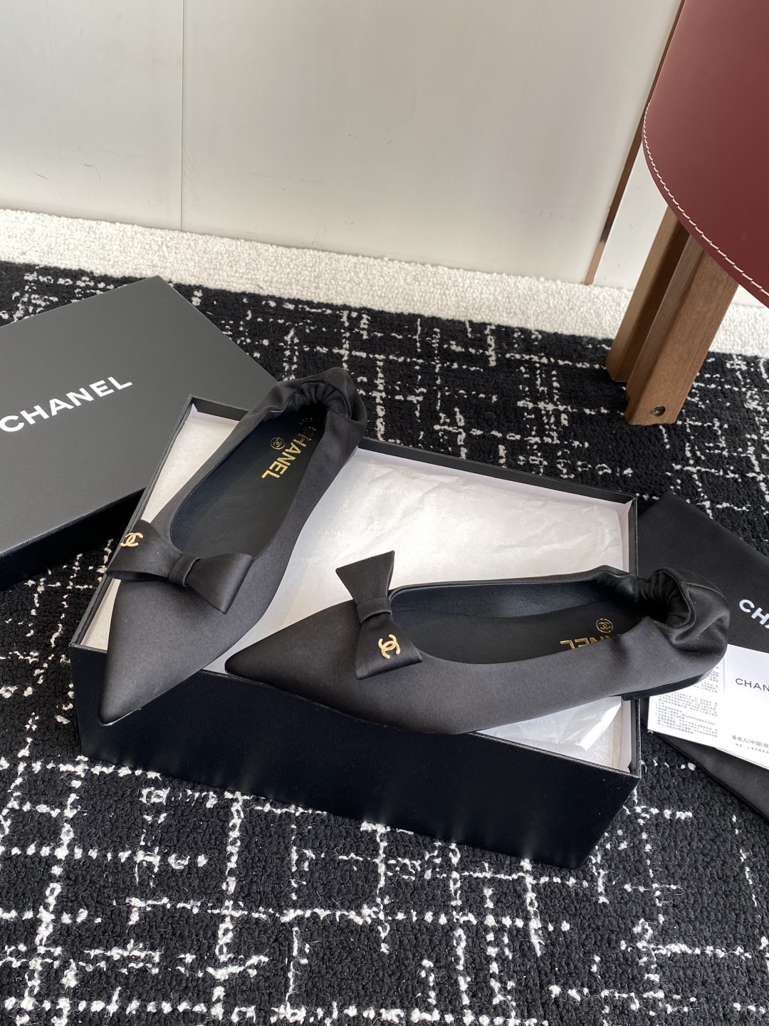 代购级
小香CHANEL25ss 早春新品太香了 蝴蝶结 尖头单鞋

这双我称之为“氛围感之神”，O柔颯
