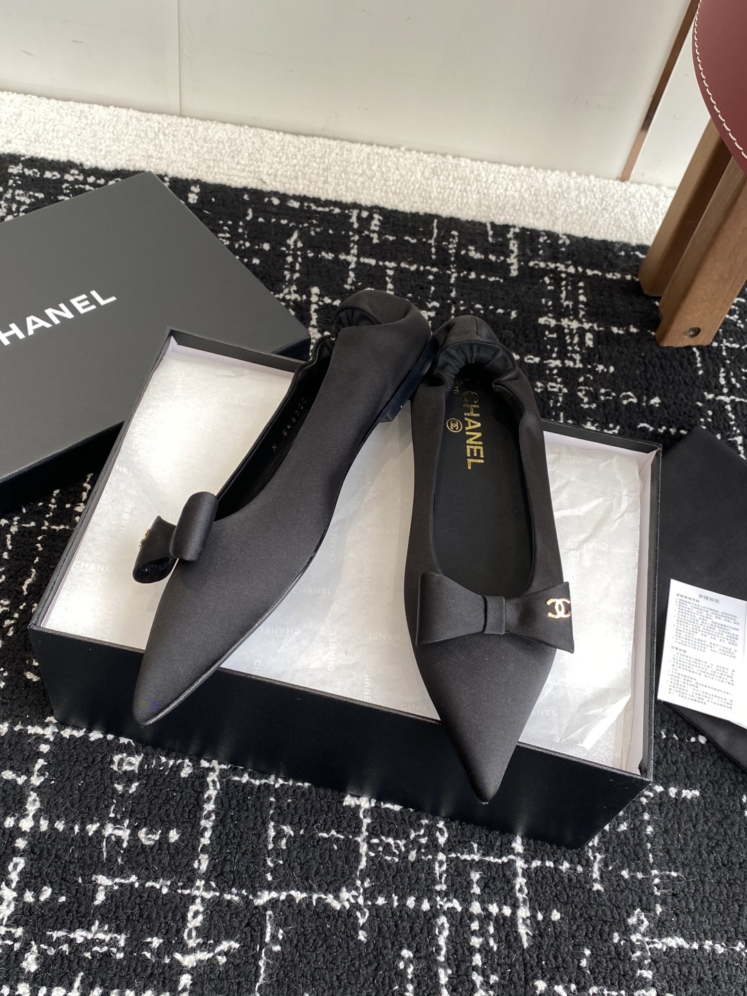 代购级
小香CHANEL25ss 早春新品太香了 蝴蝶结 尖头单鞋

这双我称之为“氛围感之神”，O柔颯