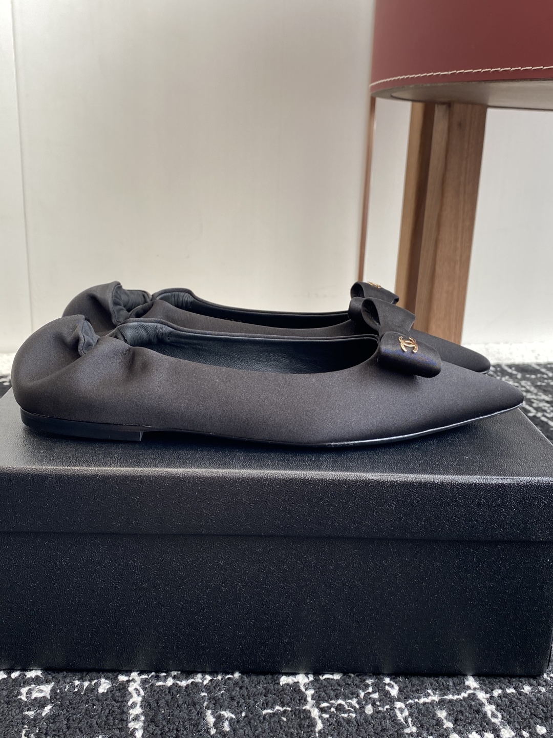 代购级
小香CHANEL25ss 早春新品太香了 蝴蝶结 尖头单鞋

这双我称之为“氛围感之神”，O柔颯