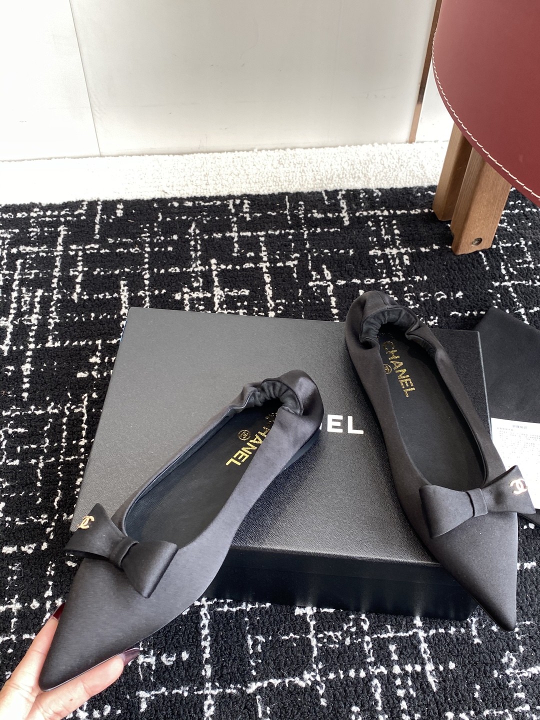 代购级
小香CHANEL25ss 早春新品太香了 蝴蝶结 尖头单鞋

这双我称之为“氛围感之神”，O柔颯