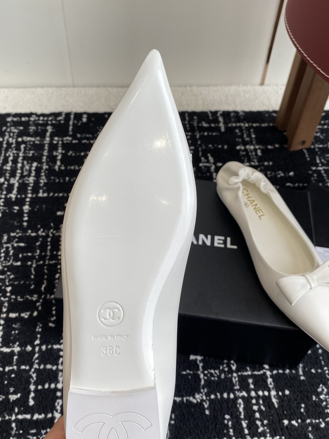 代购级
小香CHANEL25ss 早春新品太香了 蝴蝶结 尖头单鞋

这双我称之为“氛围感之神”，O柔颯