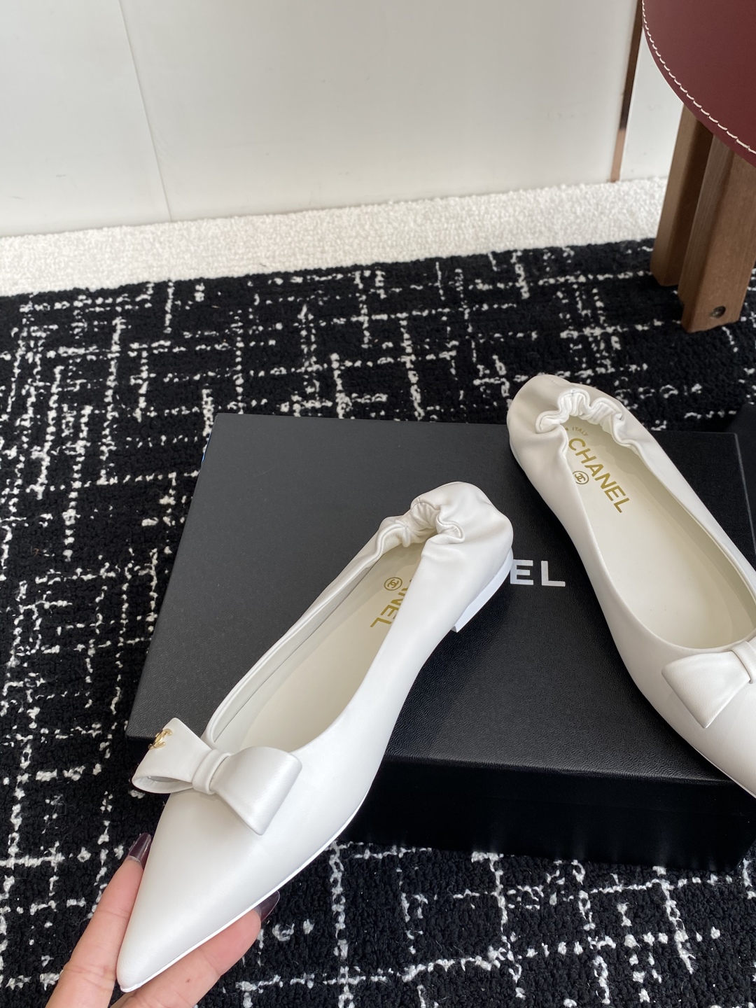 代购级
小香CHANEL25ss 早春新品太香了 蝴蝶结 尖头单鞋

这双我称之为“氛围感之神”，O柔颯