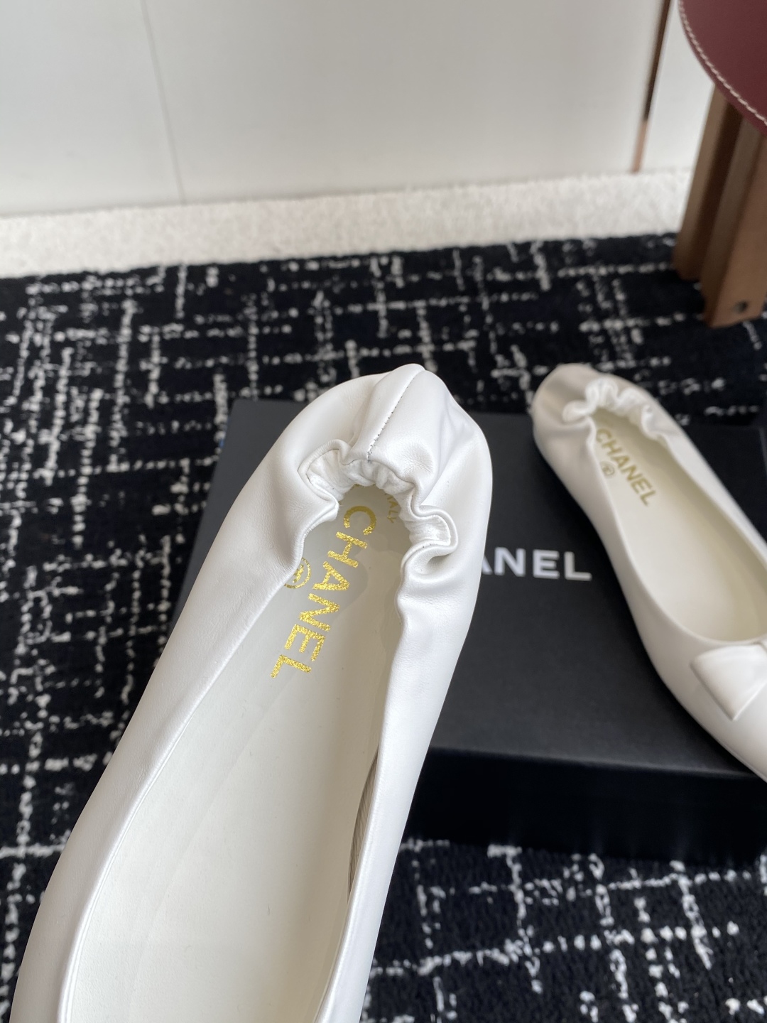 代购级
小香CHANEL25ss 早春新品太香了 蝴蝶结 尖头单鞋

这双我称之为“氛围感之神”，O柔颯
