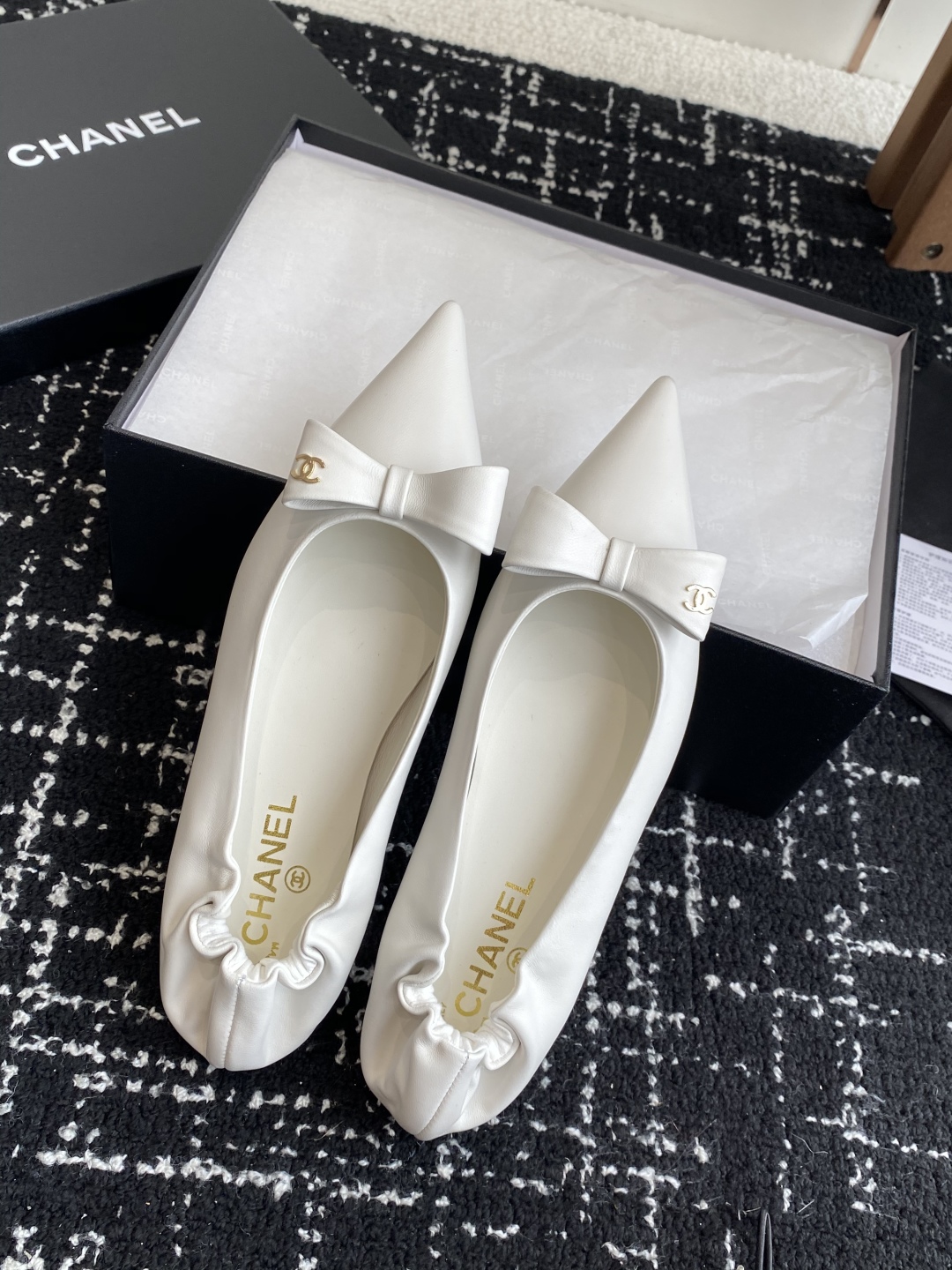 代购级
小香CHANEL25ss 早春新品太香了 蝴蝶结 尖头单鞋

这双我称之为“氛围感之神”，O柔颯