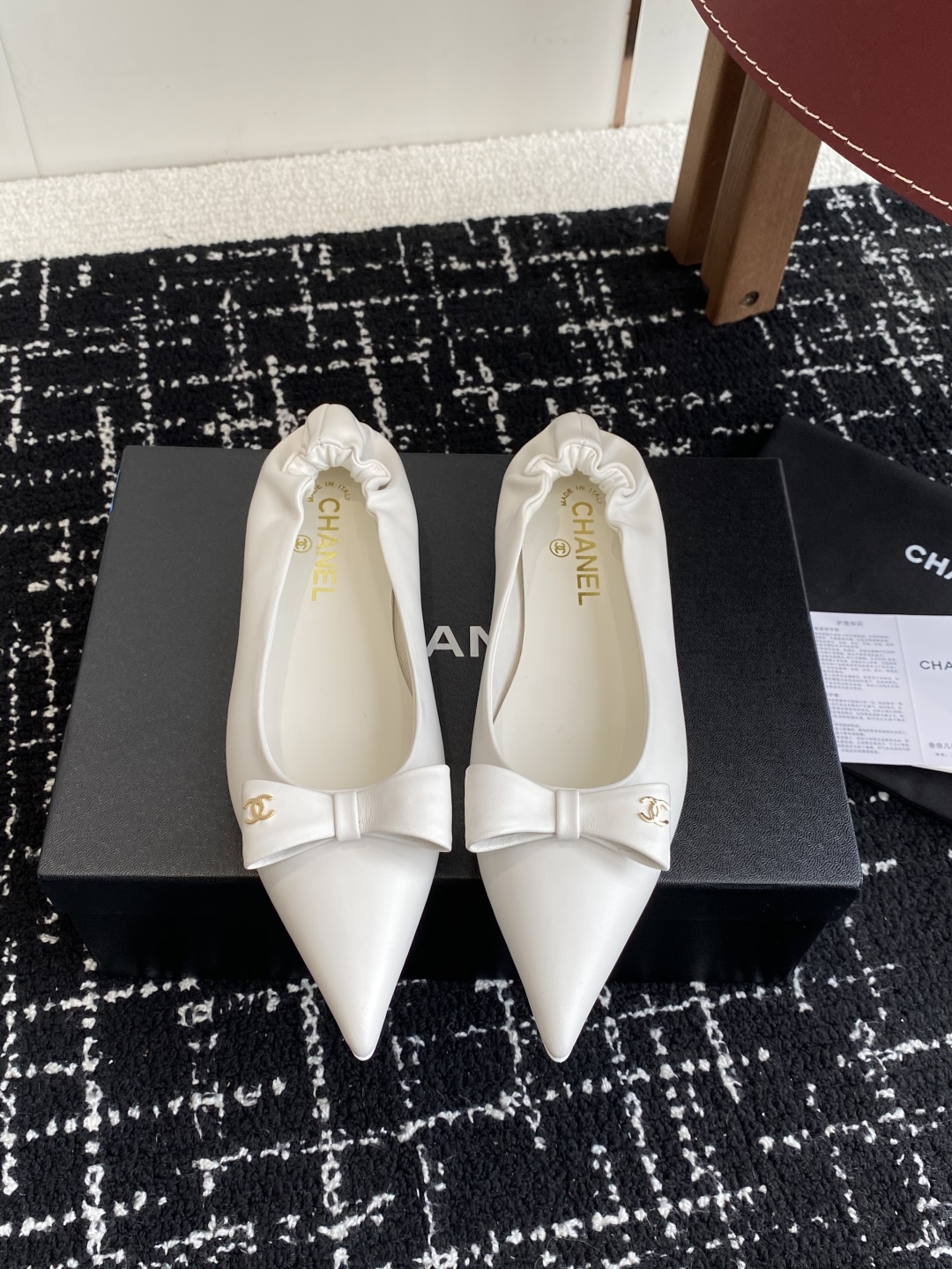 代购级
小香CHANEL25ss 早春新品太香了 蝴蝶结 尖头单鞋

这双我称之为“氛围感之神”，O柔颯