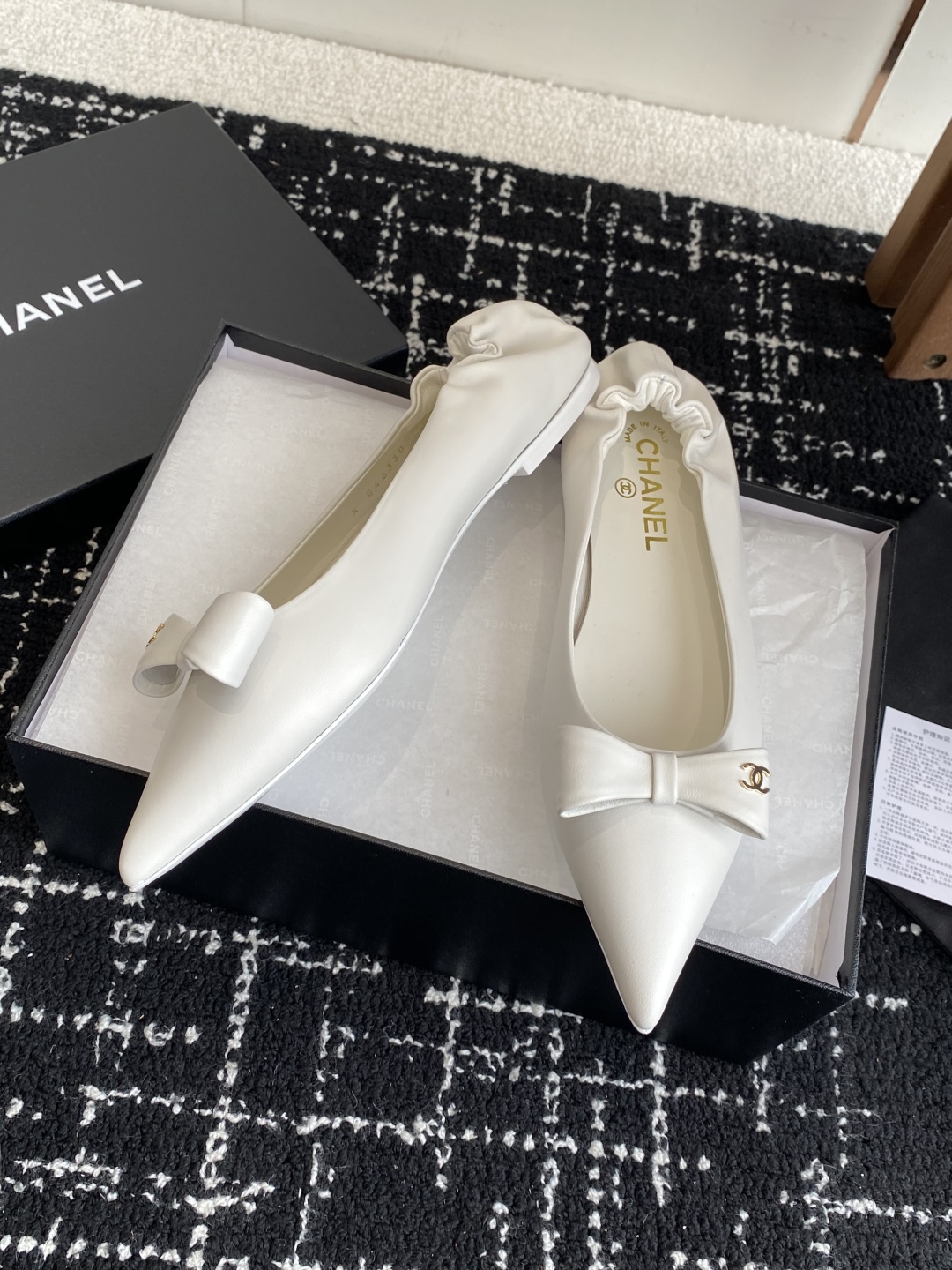 代购级
小香CHANEL25ss 早春新品太香了 蝴蝶结 尖头单鞋

这双我称之为“氛围感之神”，O柔颯