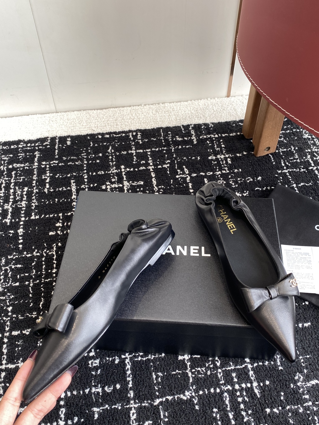 代购级
小香CHANEL25ss 早春新品太香了 蝴蝶结 尖头单鞋

这双我称之为“氛围感之神”，O柔颯