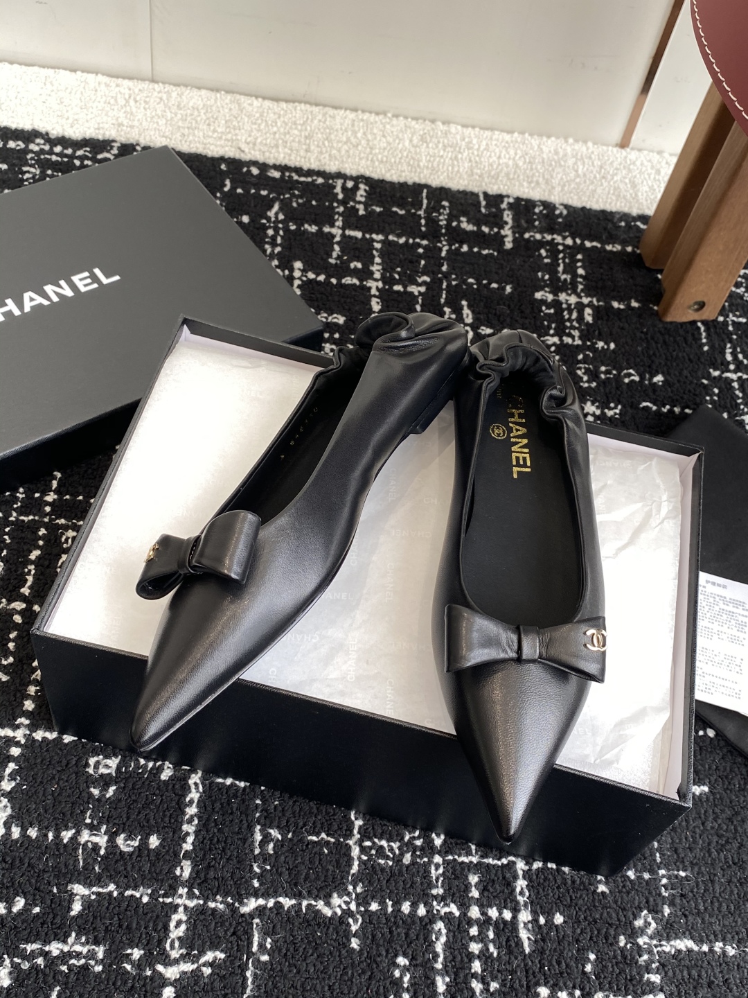 代购级
小香CHANEL25ss 早春新品太香了 蝴蝶结 尖头单鞋

这双我称之为“氛围感之神”，O柔颯
