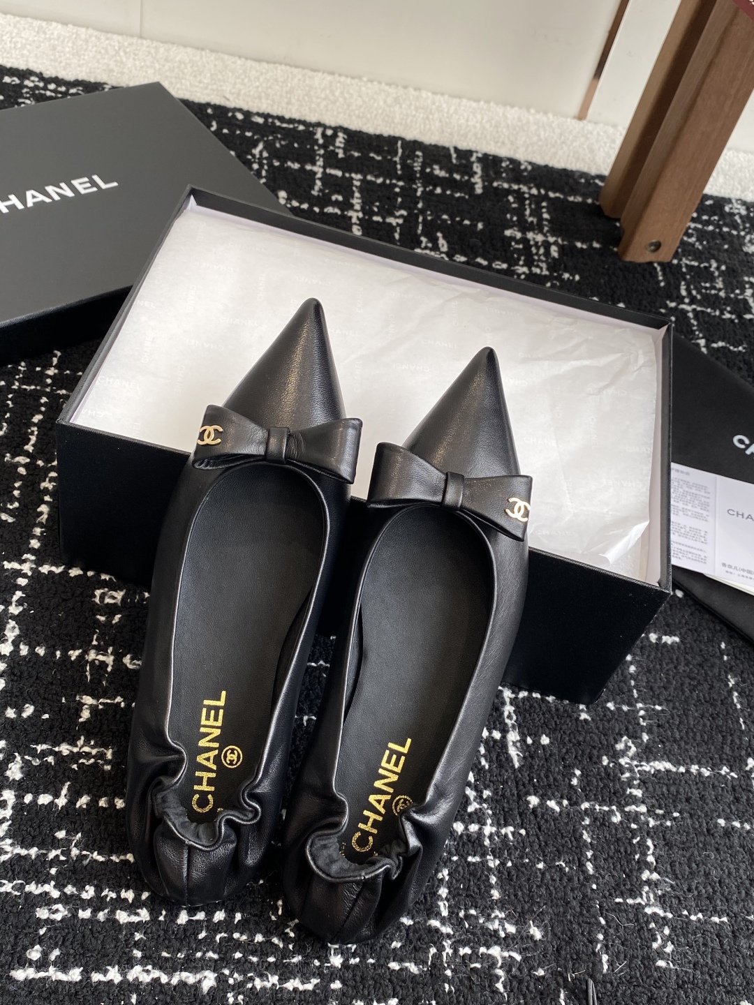 代购级
小香CHANEL25ss 早春新品太香了 蝴蝶结 尖头单鞋

这双我称之为“氛围感之神”，O柔颯