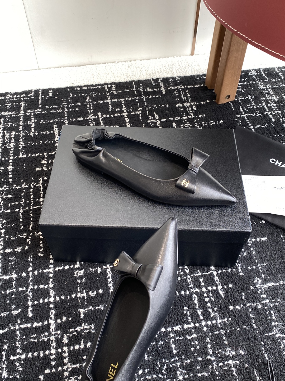 代购级
小香CHANEL25ss 早春新品太香了 蝴蝶结 尖头单鞋

这双我称之为“氛围感之神”，O柔颯
