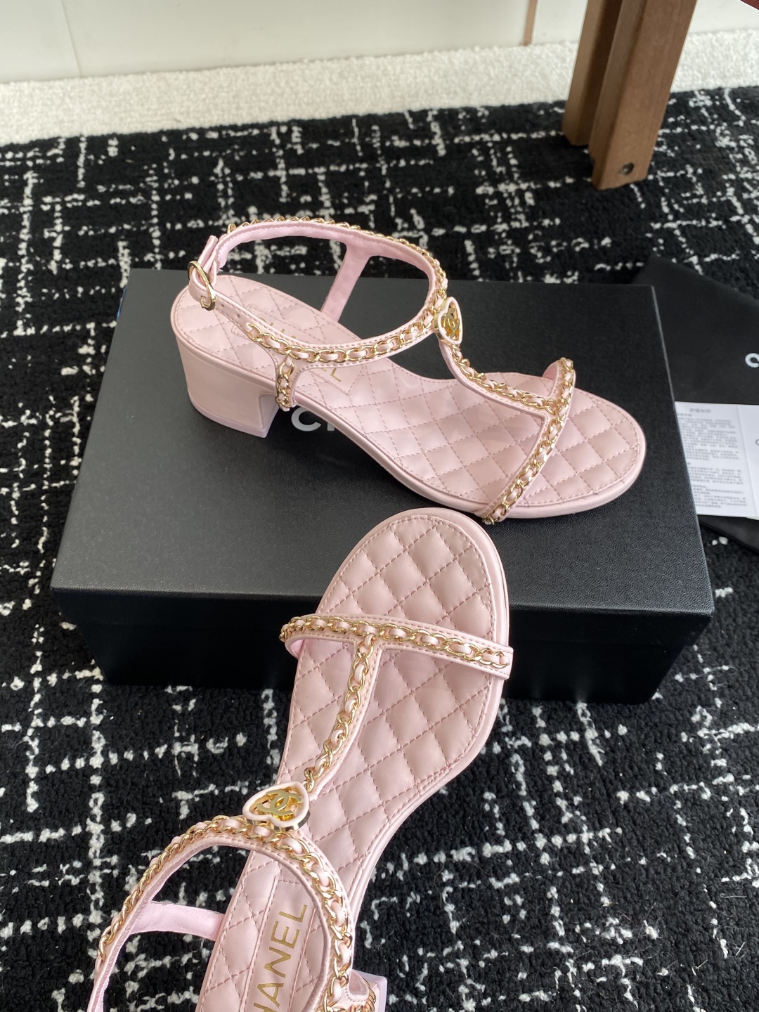 代购级
CHANEL 香奈儿 25ss 链条 粗跟 凉鞋

自留款，真皮底，上脚美到爆，简简单单，夏天必