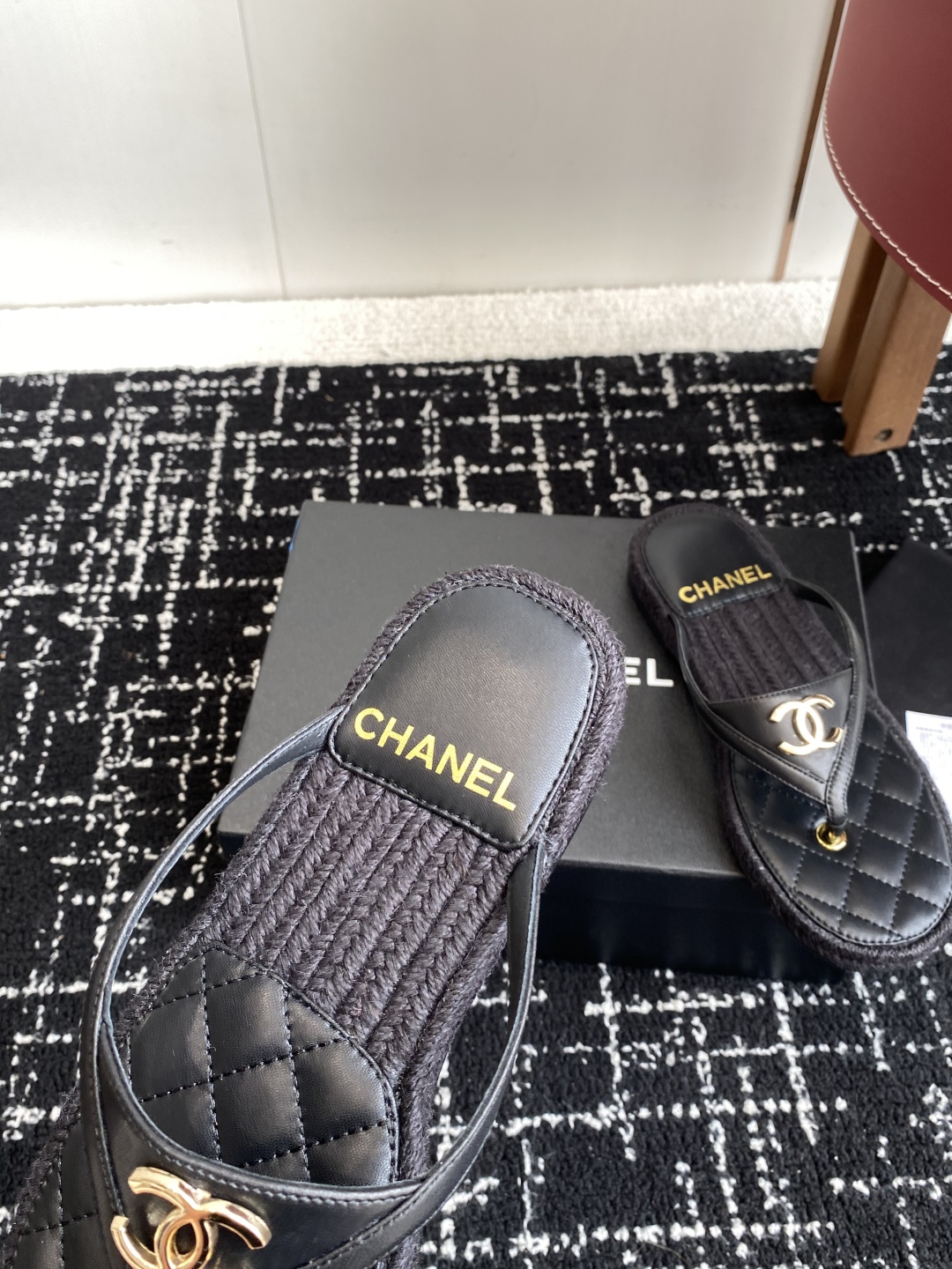 代购级
CHANEL 香奈儿 25ss 夏季新款 编织 夹脚人字拖 海滩必备款

Chanel2025香