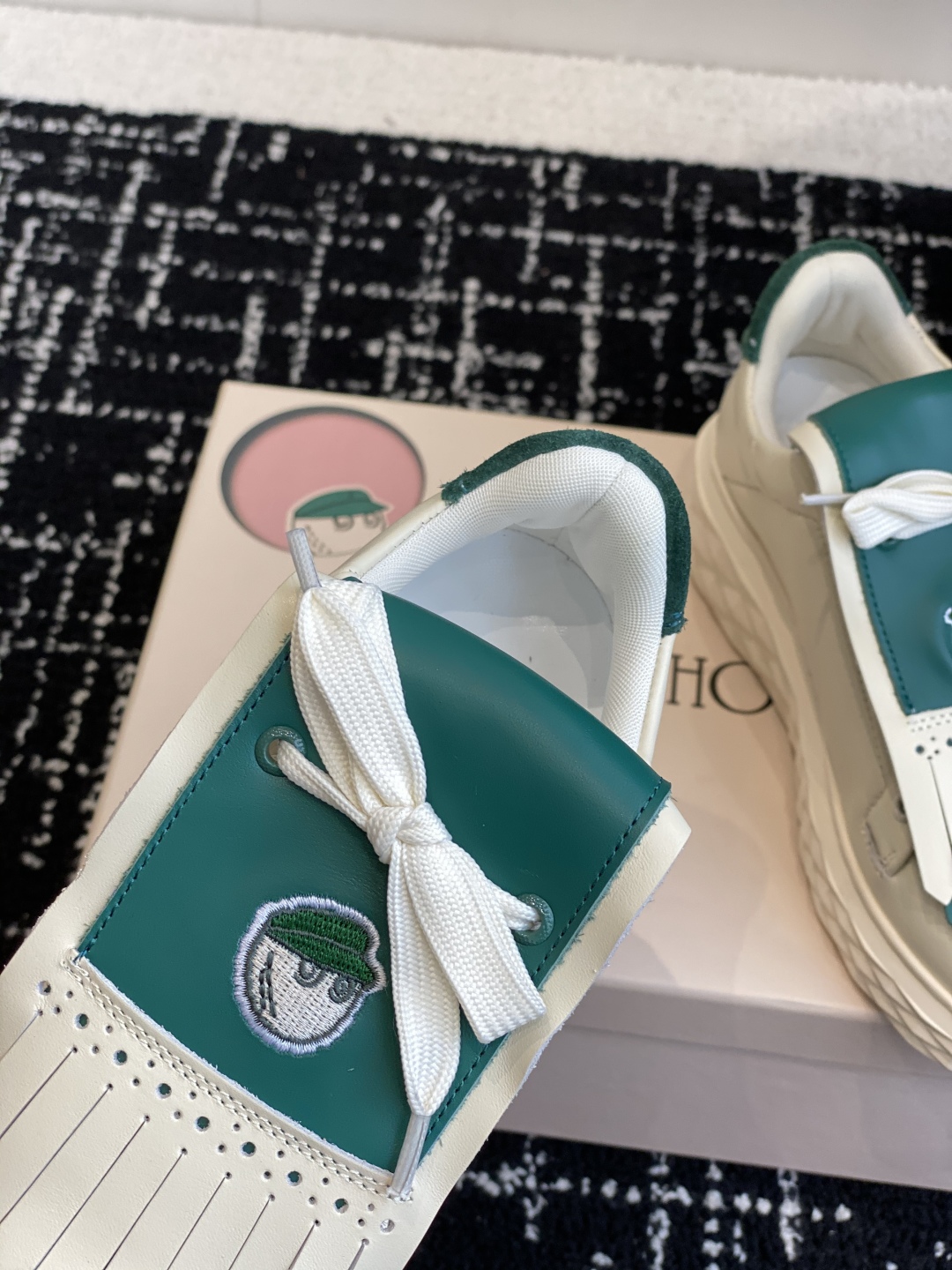 代购级
Jimmy Choo 25ss 最新休闲鞋，专柜主打系列！代购级别！

面料选用原版一致牛皮➕魔
