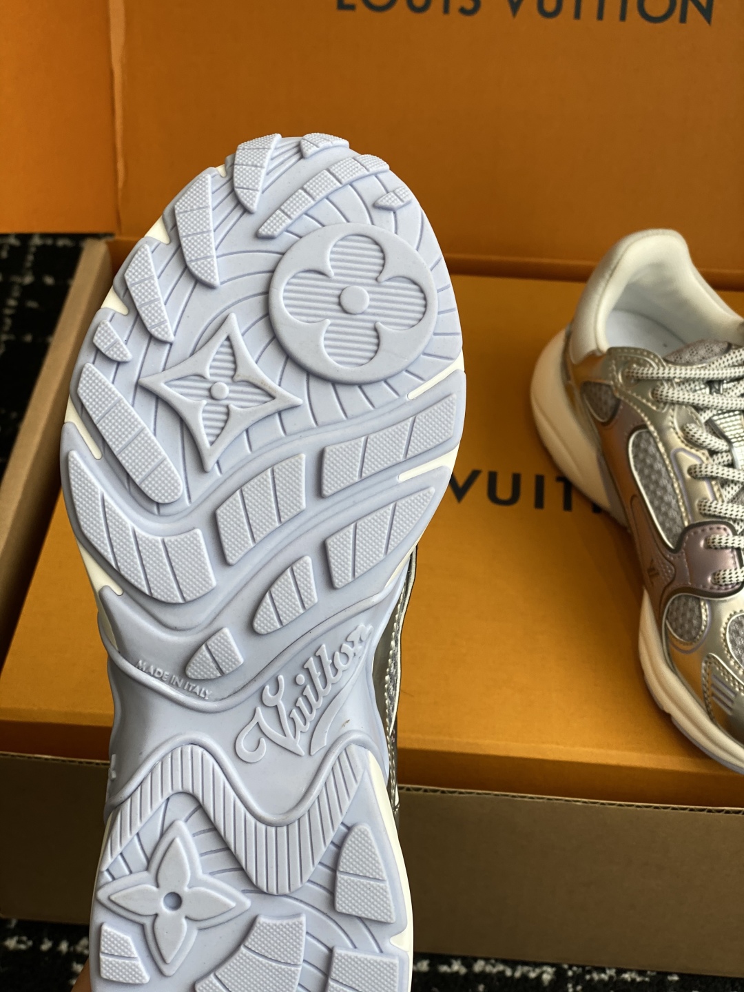 东莞代购级（官网同步✈️盒包装）
LV louis vuitton Olympia 运动鞋融合网格面料与