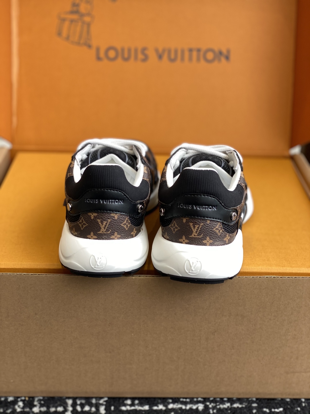 东莞代购级（官网同步✈️盒包装）
LV louis vuitton Olympia 运动鞋融合网格面料与