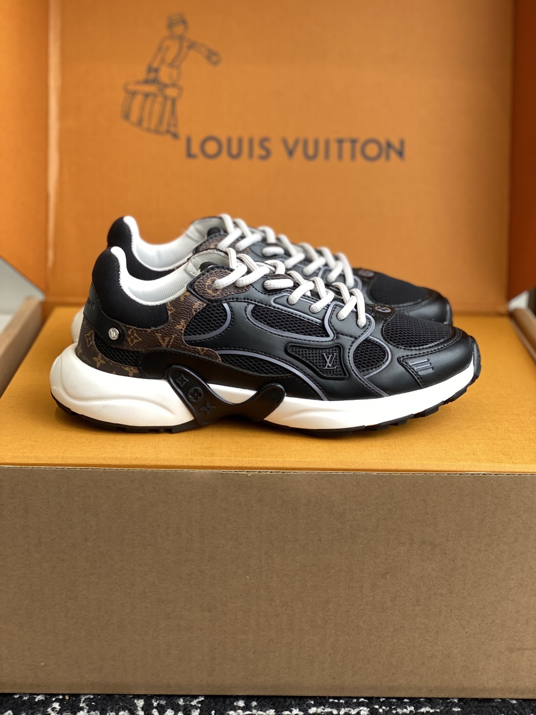 东莞代购级（官网同步✈️盒包装）
LV louis vuitton Olympia 运动鞋融合网格面料与