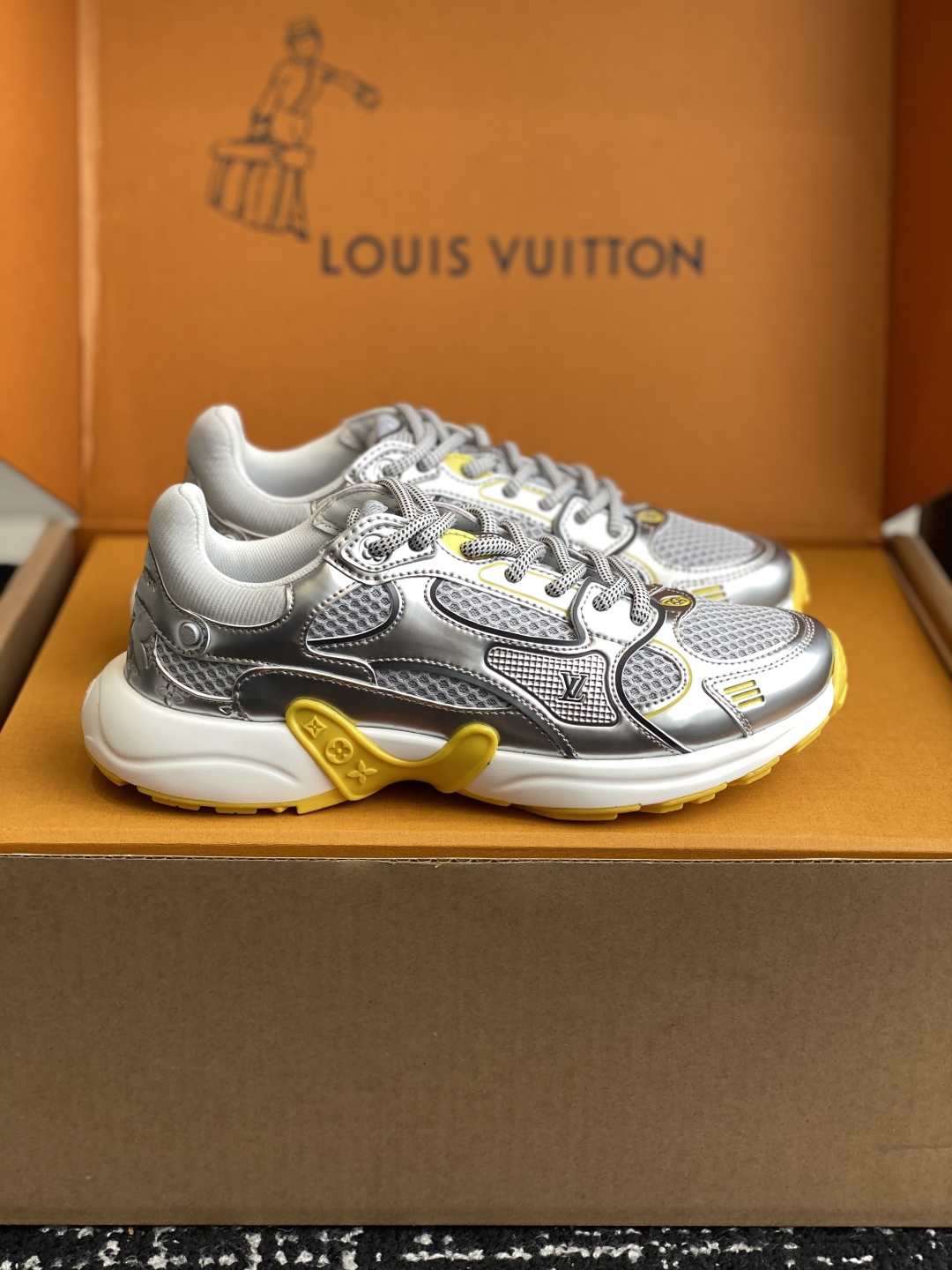 东莞代购级（官网同步✈️盒包装）
LV louis vuitton Olympia 运动鞋融合网格面料与