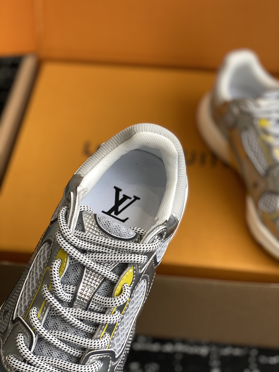 东莞代购级（官网同步✈️盒包装）
LV louis vuitton Olympia 运动鞋融合网格面料与