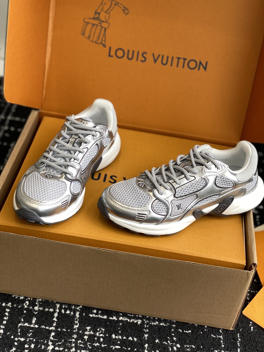 东莞代购级（官网同步✈️盒包装）
LV louis vuitton Olympia 运动鞋融合网格面料与