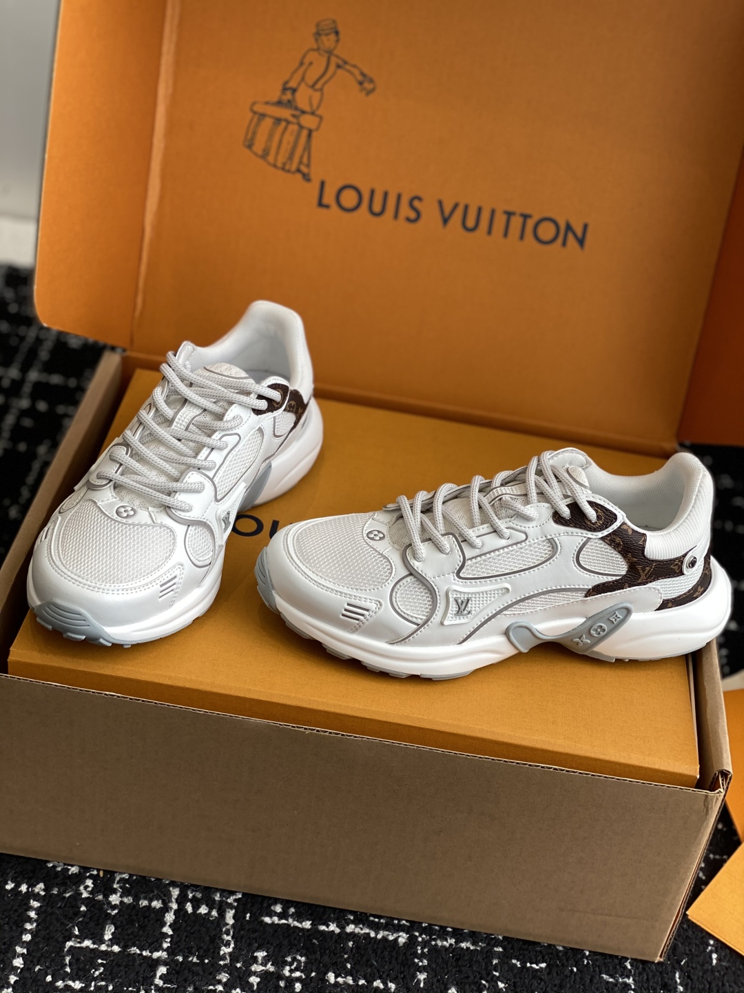 东莞代购级（官网同步✈️盒包装）
LV louis vuitton Olympia 运动鞋融合网格面料与