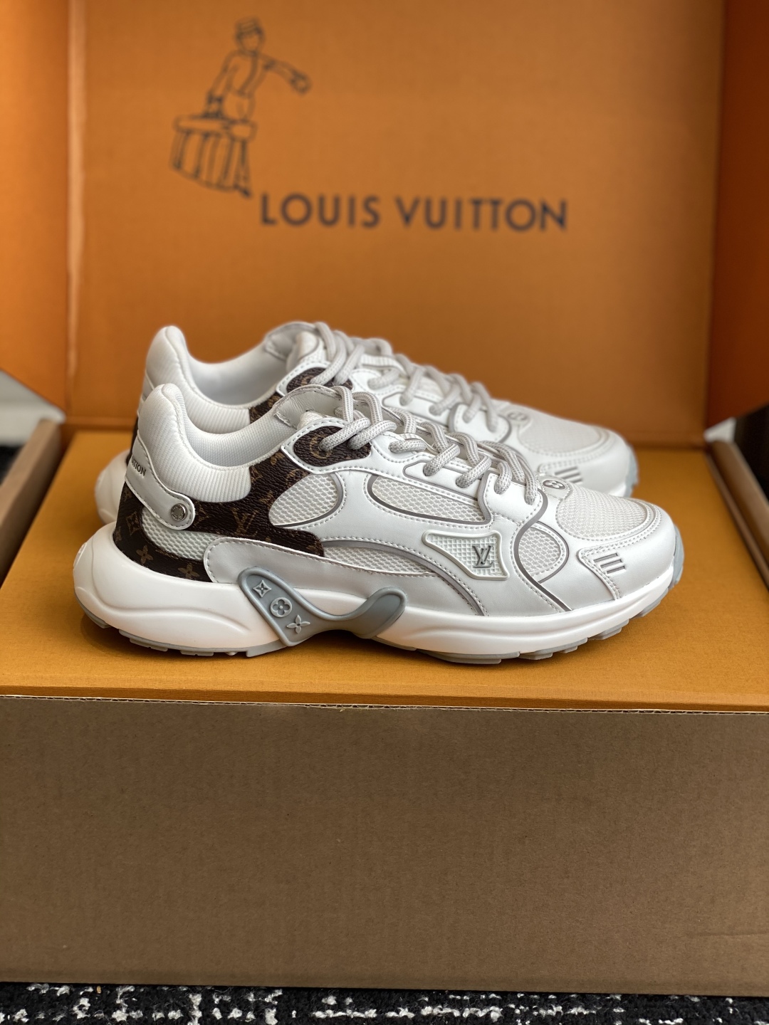 东莞代购级（官网同步✈️盒包装）
LV louis vuitton Olympia 运动鞋融合网格面料与