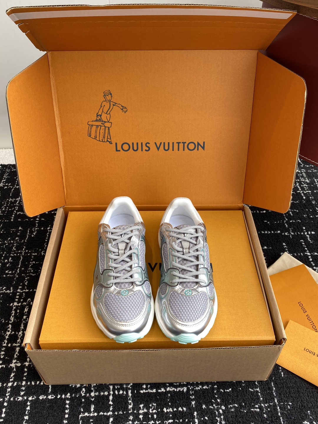 东莞代购级（官网同步✈️盒包装）
LV louis vuitton Olympia 运动鞋融合网格面料与
