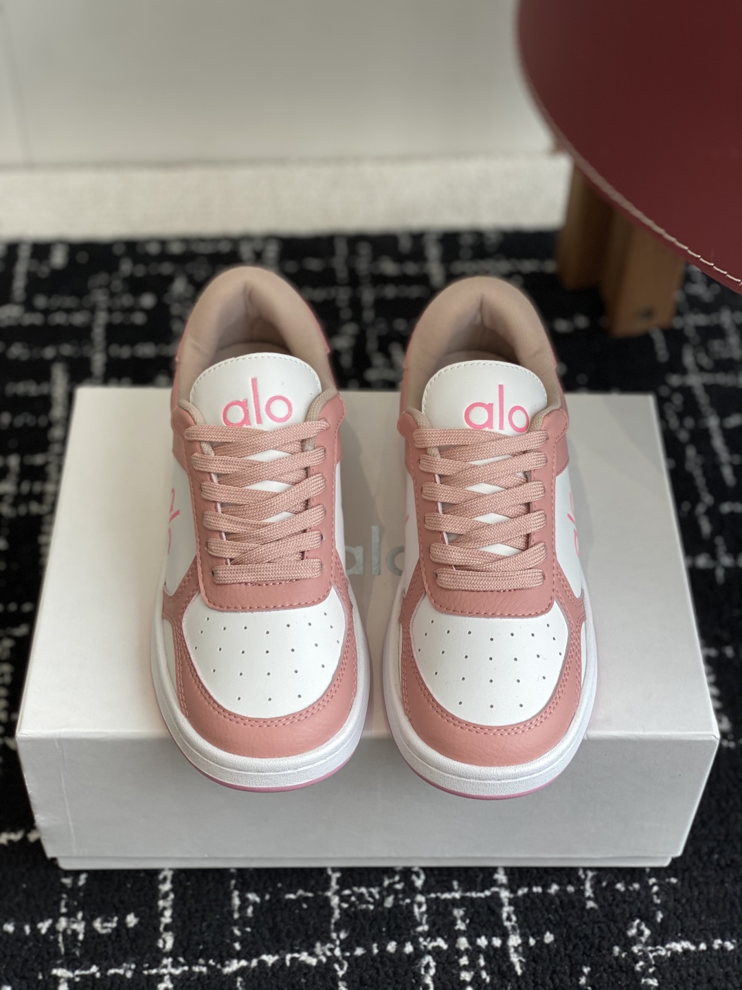 代购级
alo25ss 春夏新款 拼色小白鞋厚底舒适休闲款

alo比耐克更懂女生！上脚超级百搭！而且超