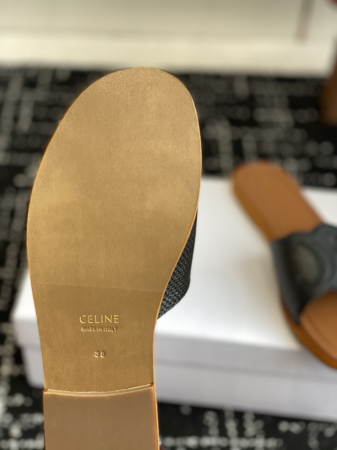 代购级
CELINE塞琳 25ss 春夏新款拖鞋 凯旋门英伦风平底微标拖鞋

简约大气时髦 耐看不过时 