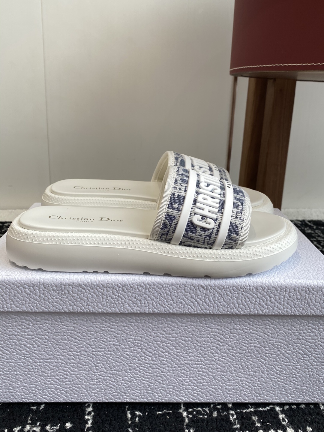 代购级
Dior 25ss 春夏最新款 超轻发泡大底 沙滩拖鞋
夏威夷沙滩运动拖鞋 Angelab