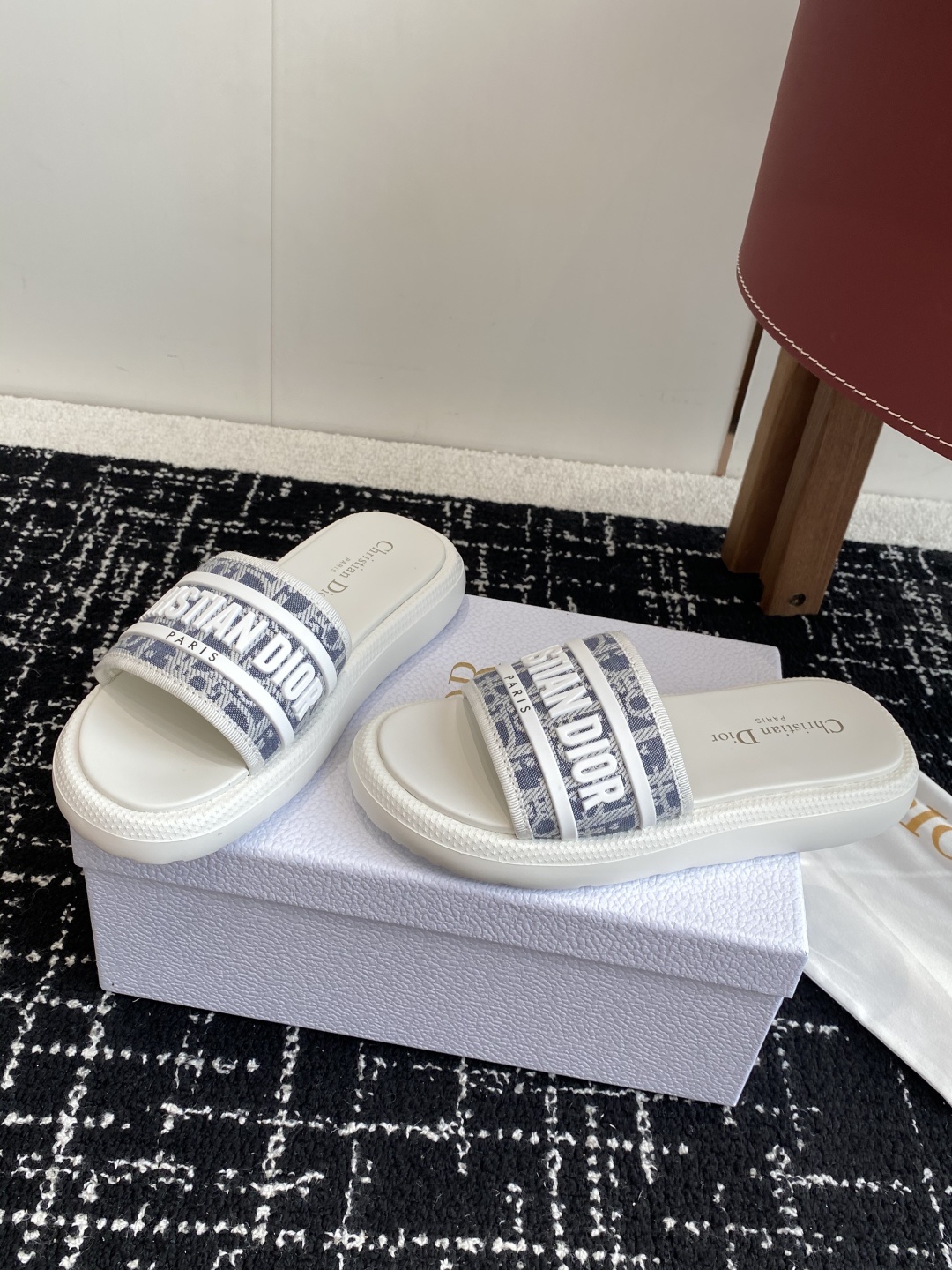 代购级
Dior 25ss 春夏最新款 超轻发泡大底 沙滩拖鞋
夏威夷沙滩运动拖鞋 Angelab