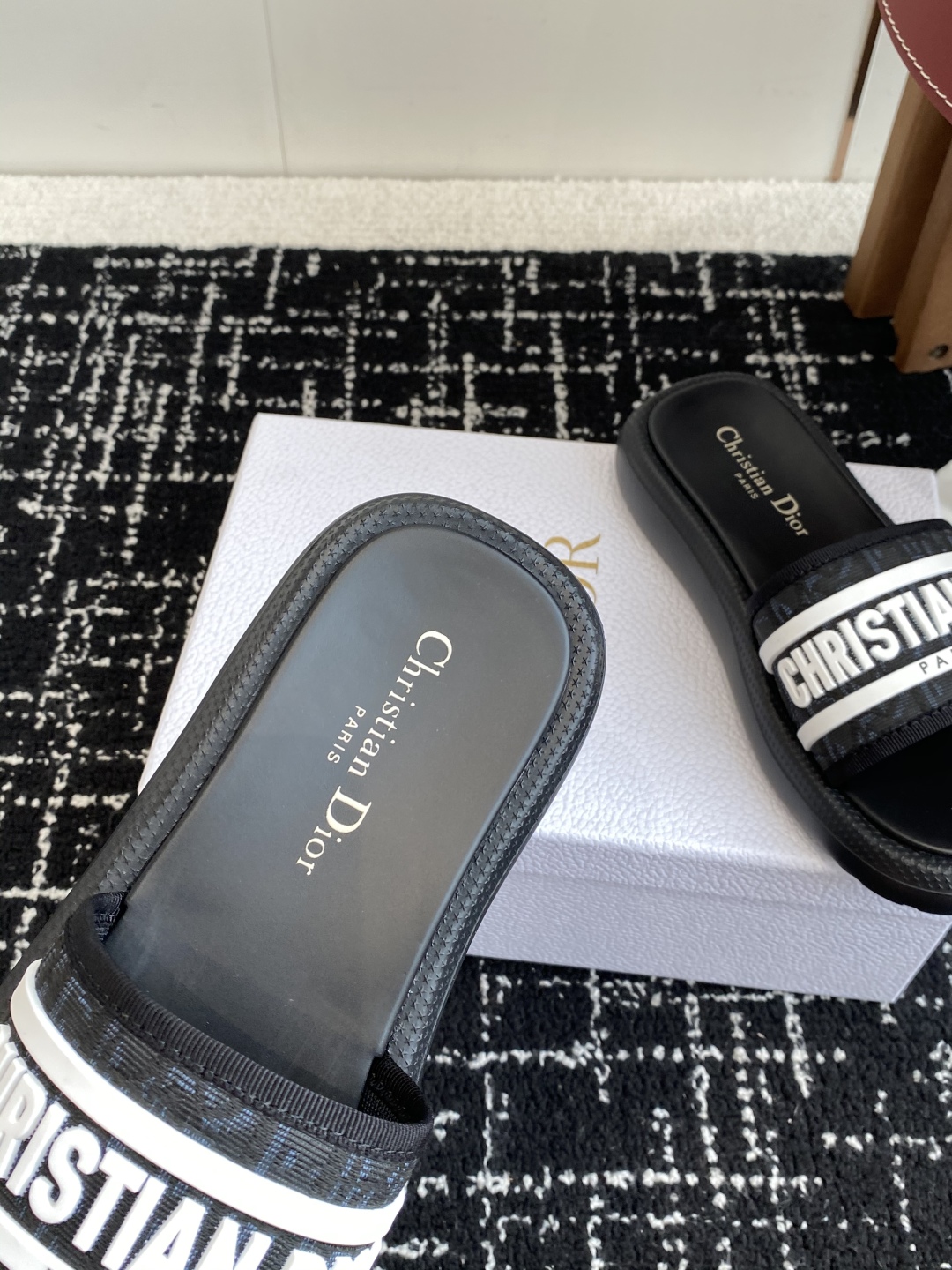 代购级
Dior  25ss 春夏最新款  超轻发泡大底 沙滩拖鞋

夏威夷沙滩运动拖鞋 Angelab