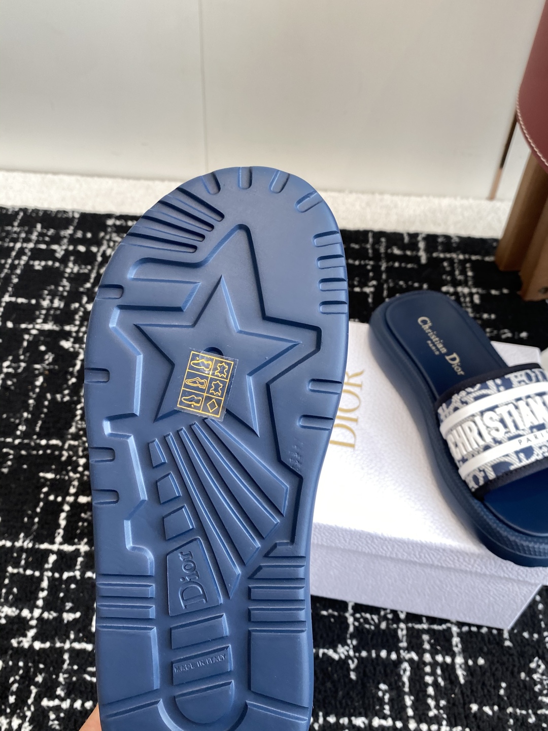 代购级
Dior  25ss 春夏最新款  超轻发泡大底 沙滩拖鞋

夏威夷沙滩运动拖鞋 Angelab