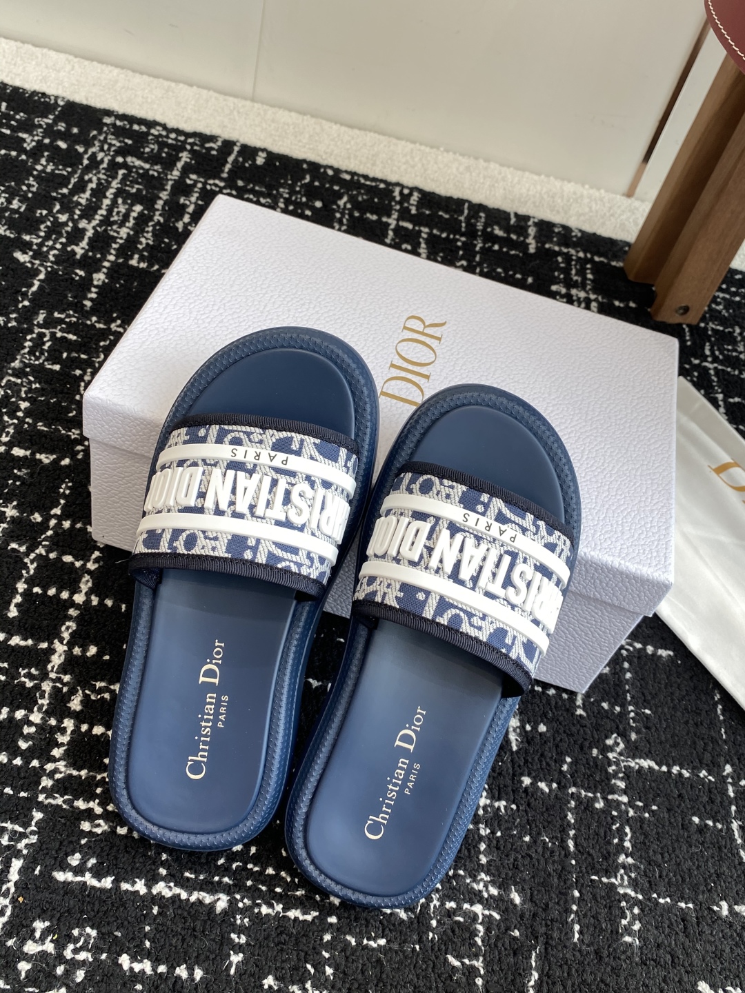 代购级
Dior  25ss 春夏最新款  超轻发泡大底 沙滩拖鞋

夏威夷沙滩运动拖鞋 Angelab