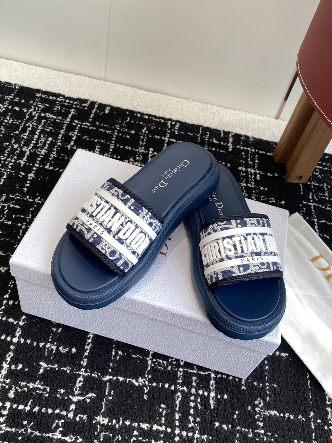 代购级
Dior  25ss 春夏最新款  超轻发泡大底 沙滩拖鞋

夏威夷沙滩运动拖鞋 Angelab