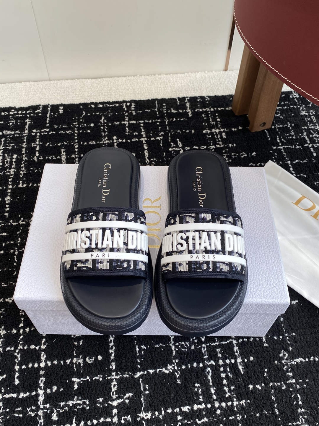 代购级
Dior  25ss 春夏最新款  超轻发泡大底 沙滩拖鞋

夏威夷沙滩运动拖鞋 Angelab