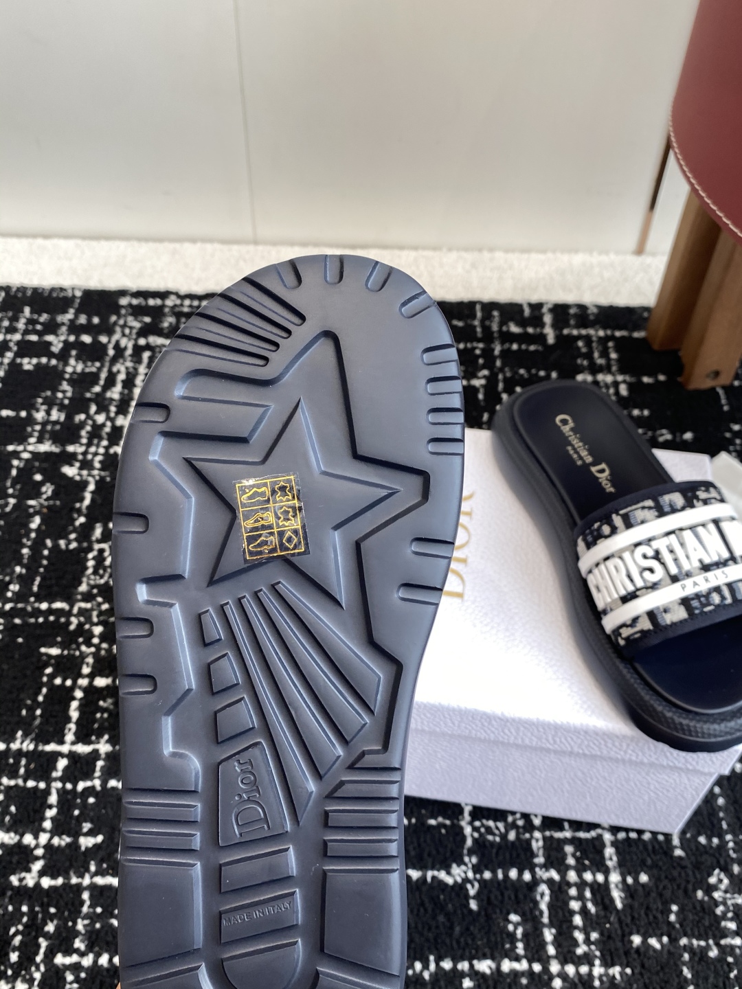 代购级
Dior  25ss 春夏最新款  超轻发泡大底 沙滩拖鞋

夏威夷沙滩运动拖鞋 Angelab