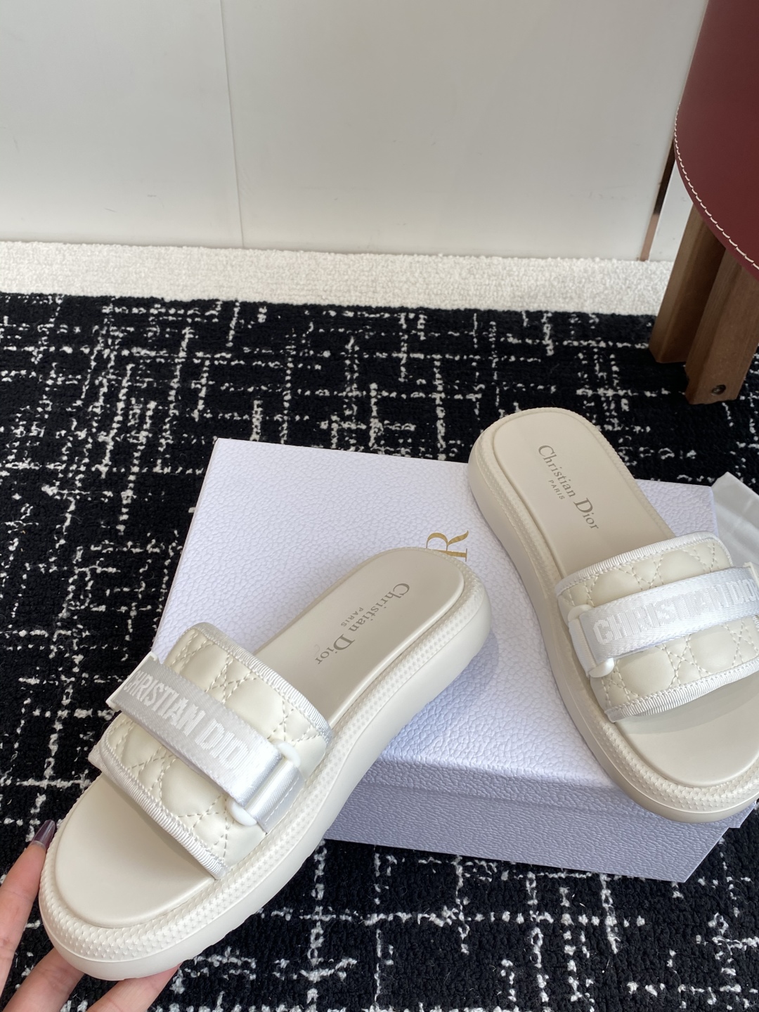 代购级
Dior  25ss 春夏最新款  超轻发泡大底 沙滩拖鞋

夏威夷沙滩运动拖鞋 Angelab