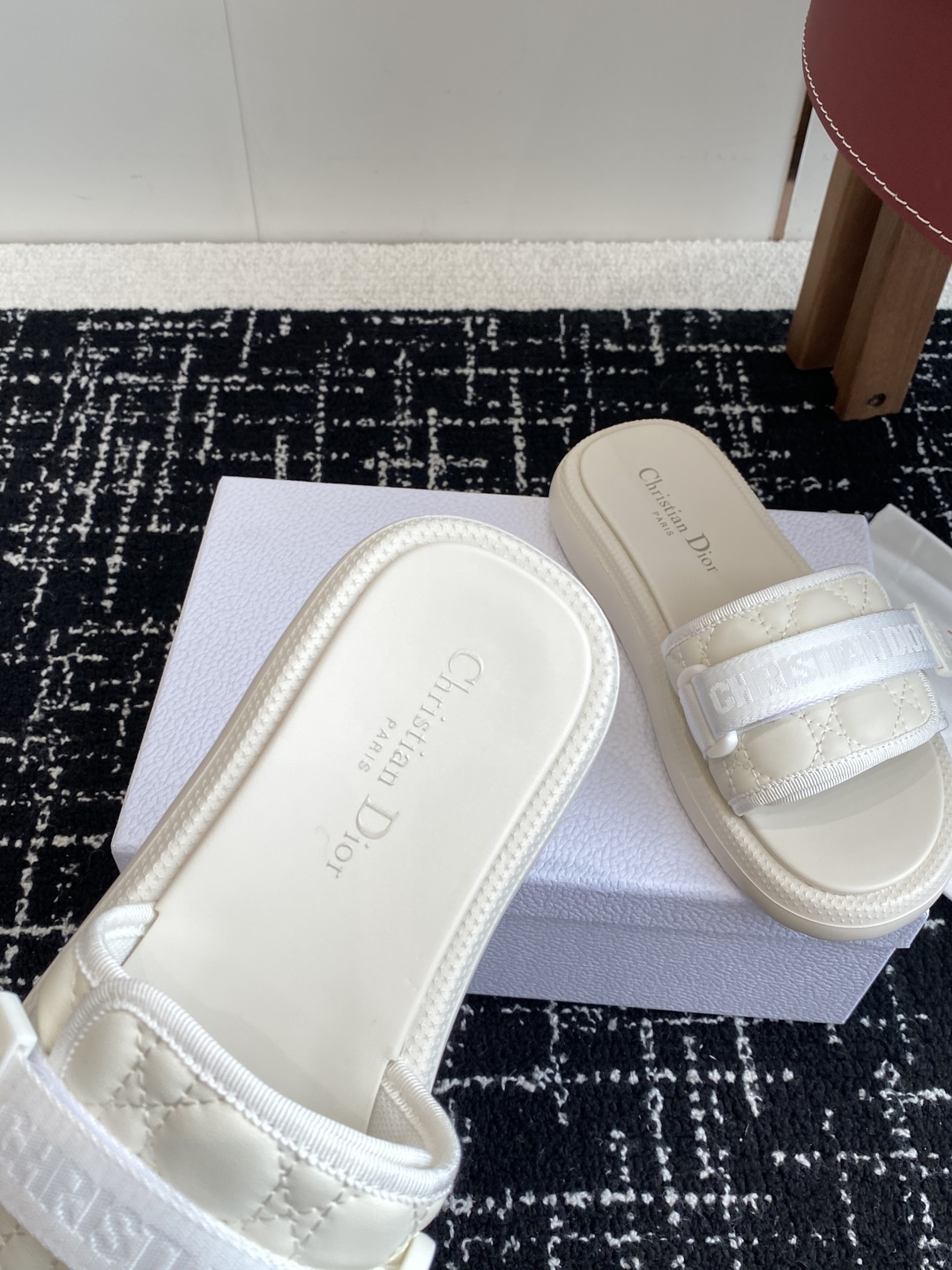 代购级
Dior  25ss 春夏最新款  超轻发泡大底 沙滩拖鞋

夏威夷沙滩运动拖鞋 Angelab